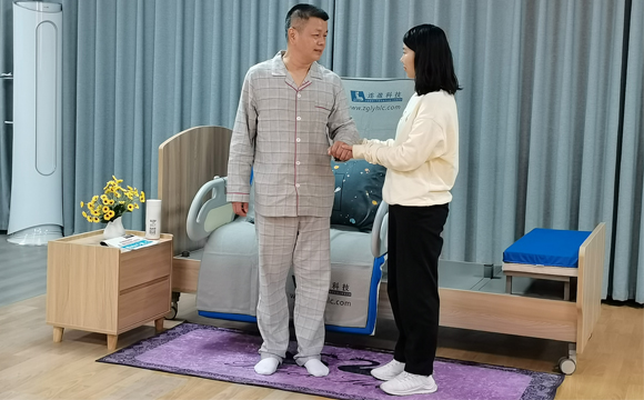 起身站立